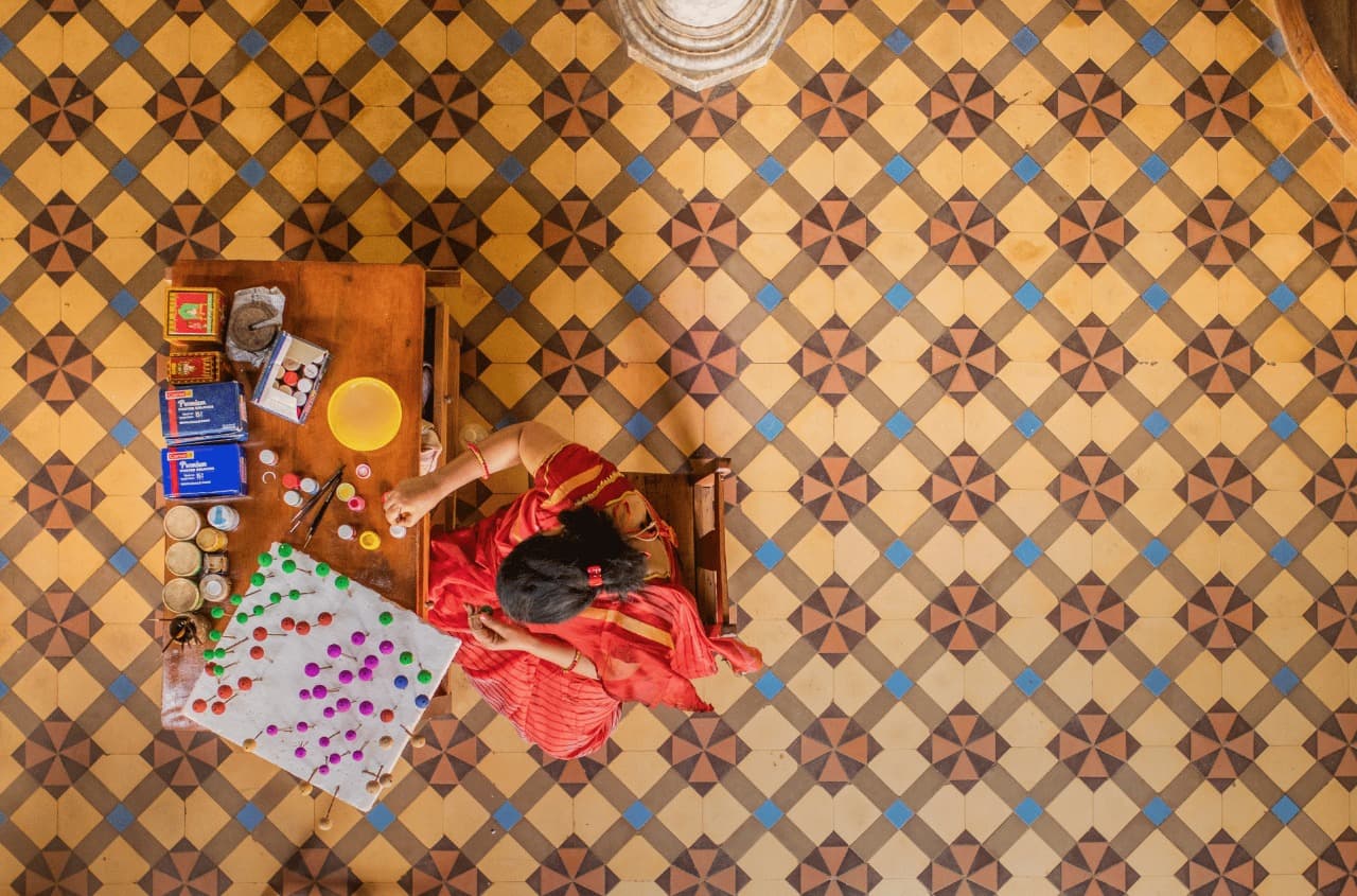 Local artisan at the Durbar Hall.